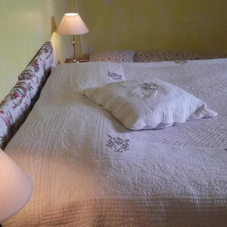 Dampierre Bed and breakfast 3*